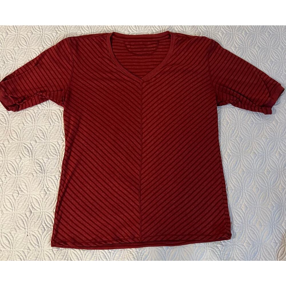 Womenโs Red T-shirt
Very sliming design
No size see measurements